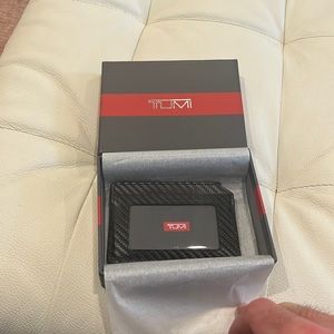 New mens Tumi card case. Black